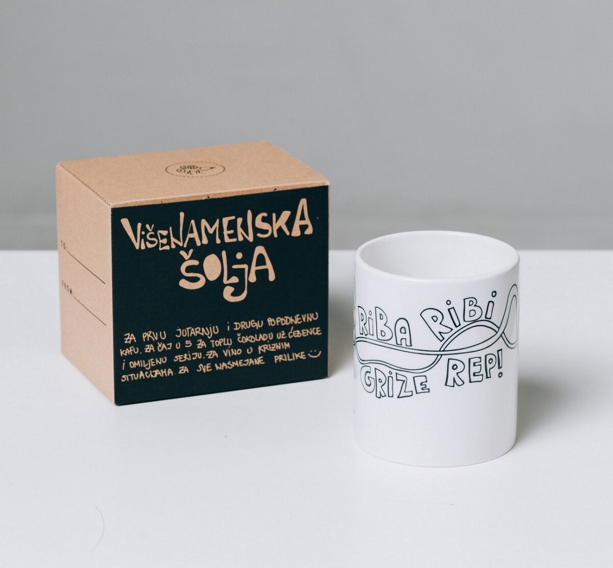 Šolja Riba ribi grize rep